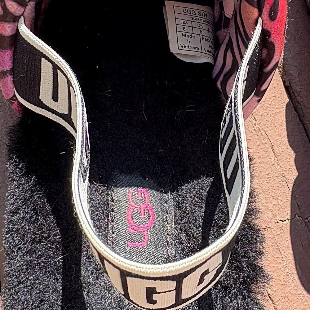 ♥️💖 UGG Fluff Yeah Sandals Graffiti Style Print in Shades of Pink Orange Purple - Picture 5 of 9
